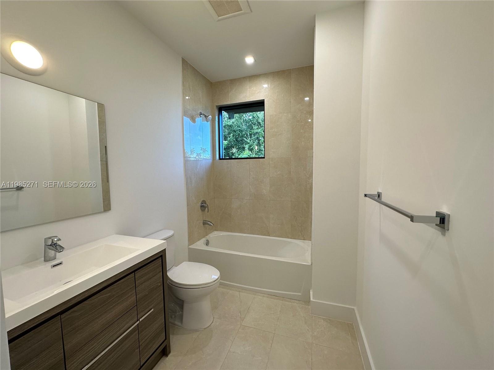 Well-appointed guest bedroom at 5481 Oak Way - Townhouse in Dania Beach