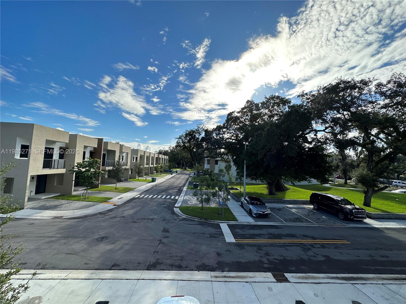 Additional property features at 5481 Oak Way - Townhouse in Dania Beach