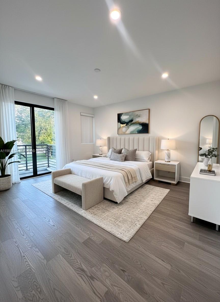 Elegant master bedroom retreat at 5481 Oak Way - Townhouse in Dania Beach
