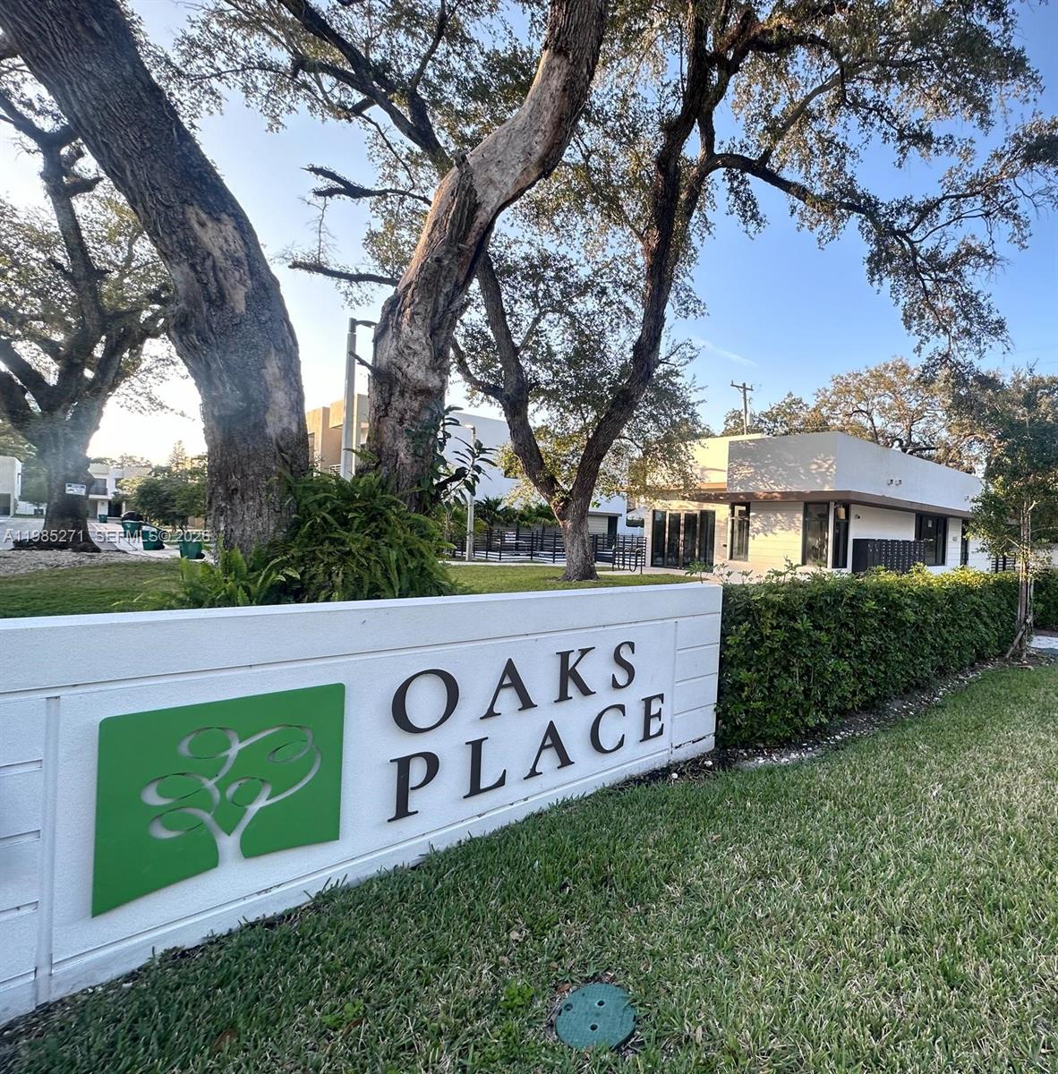 Additional living spaces at 5481 Oak Way - Townhouse in Dania Beach