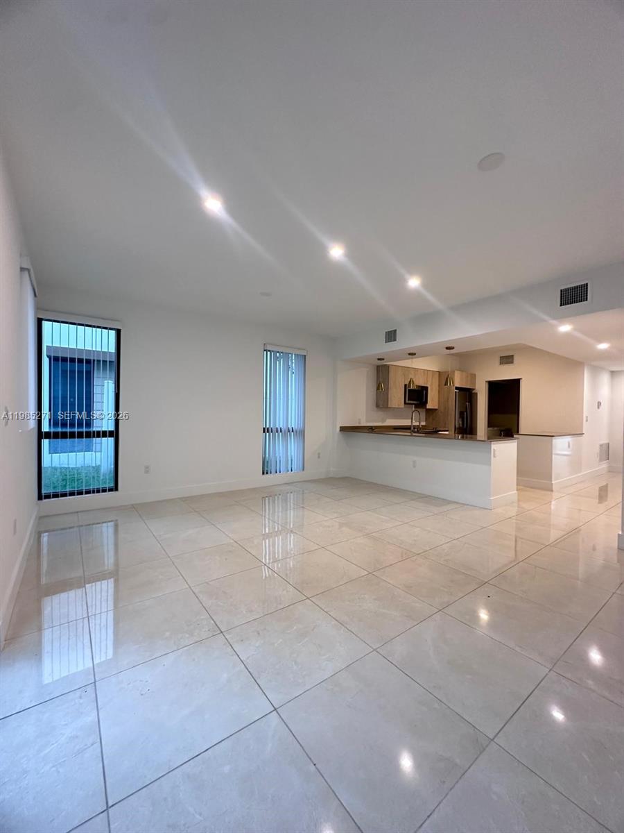 Spacious garage and storage at 5481 Oak Way - Townhouse in Dania Beach