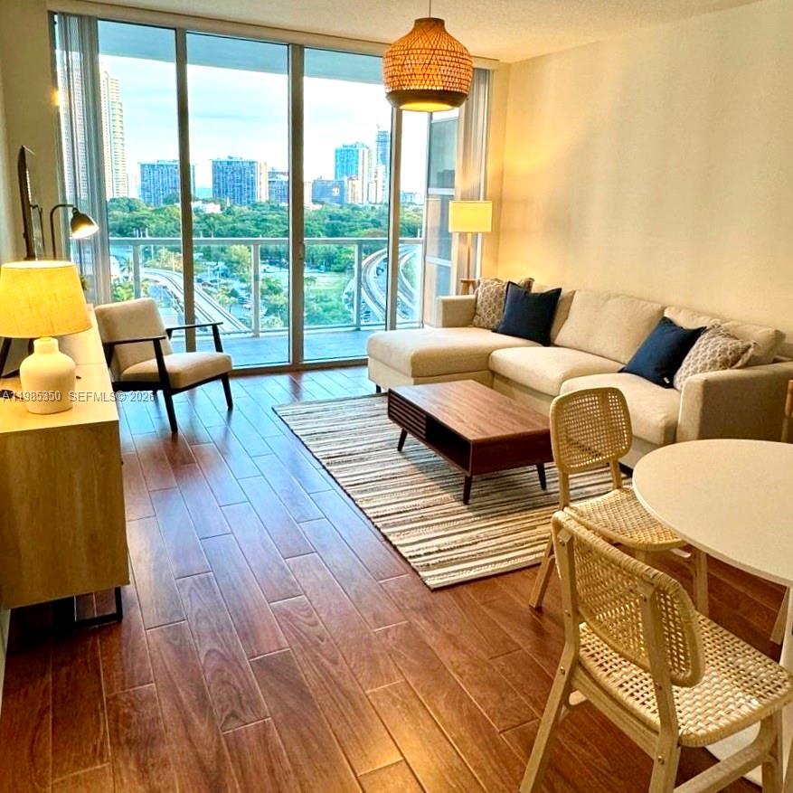 The Axis On Brickell Cond