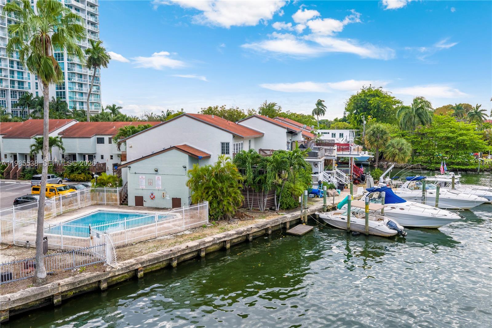 River Club Townhouse Cond