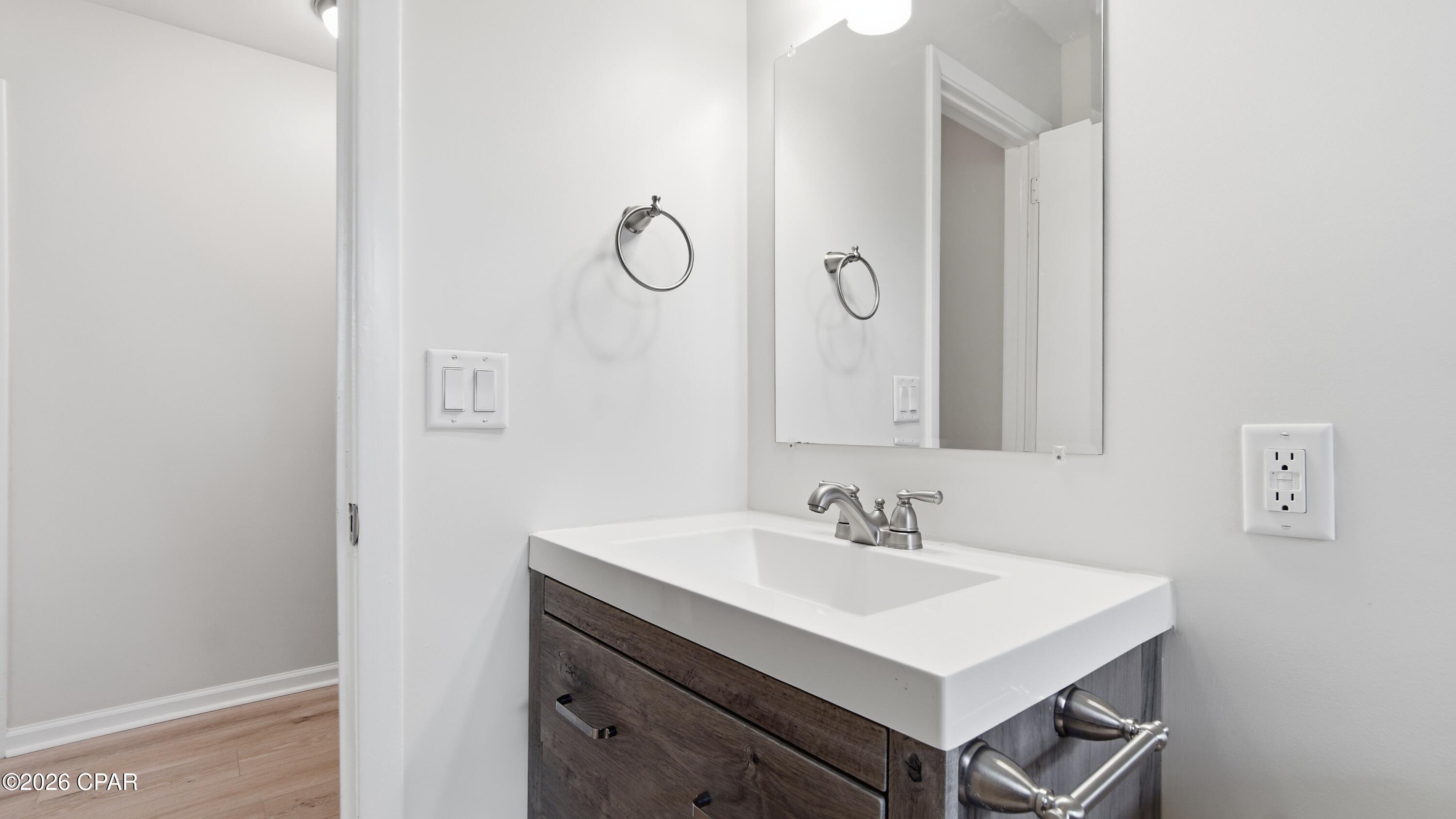 Image 23 For 1112 Earl Avenue