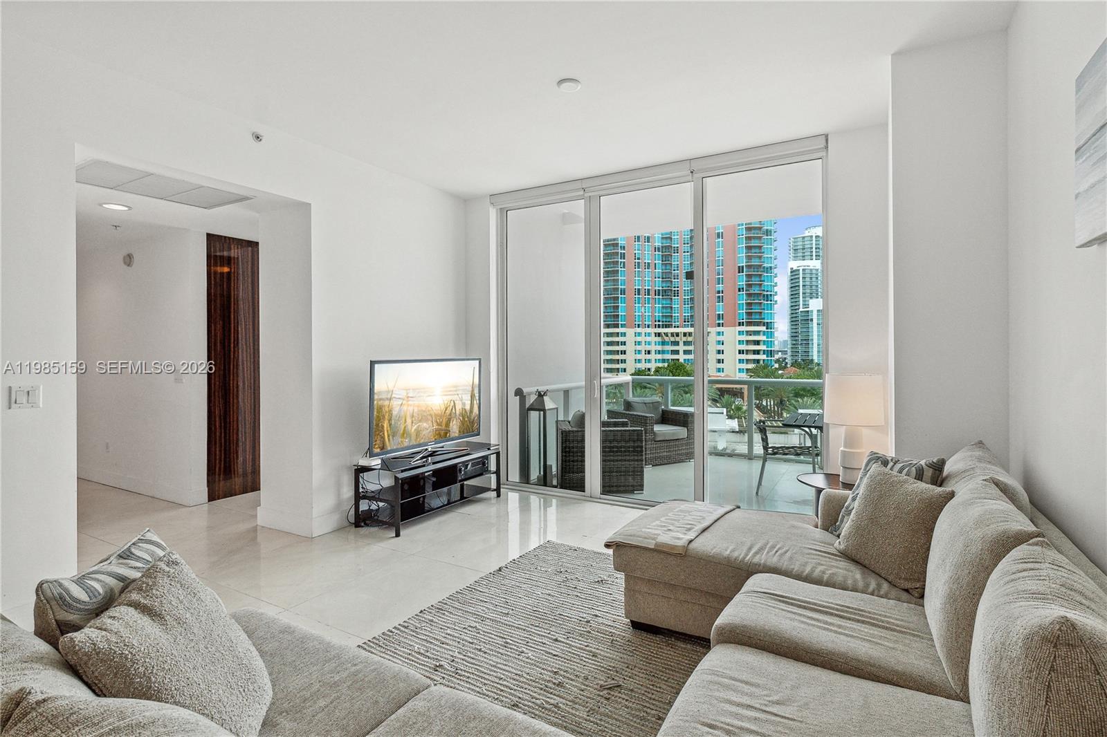 Continuum On South Beach