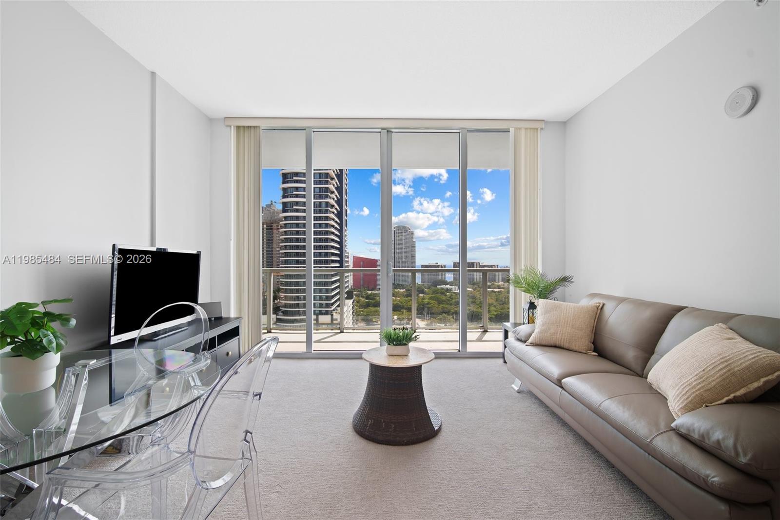 The Axis On Brickell Cond