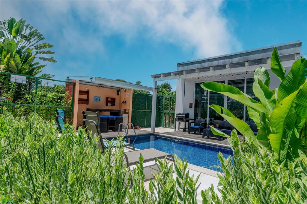 3 bed Single Family Homes For Sale in Puntarenas, Puntarenas - 1