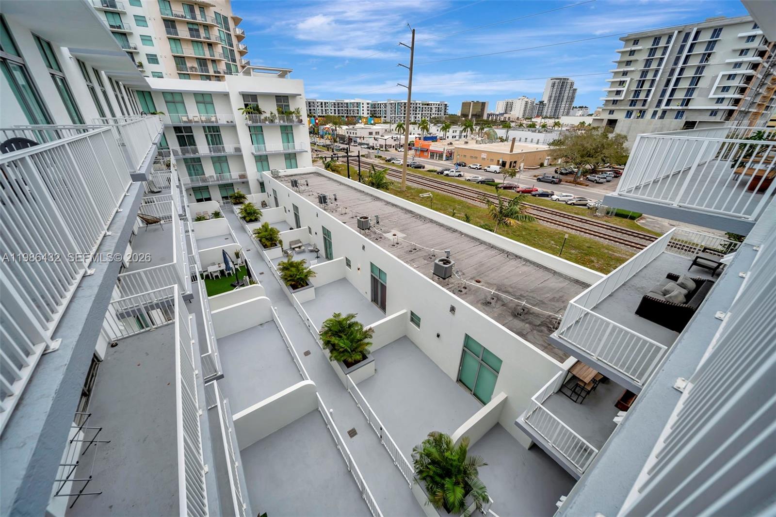 Lofts At Hollywood Statio