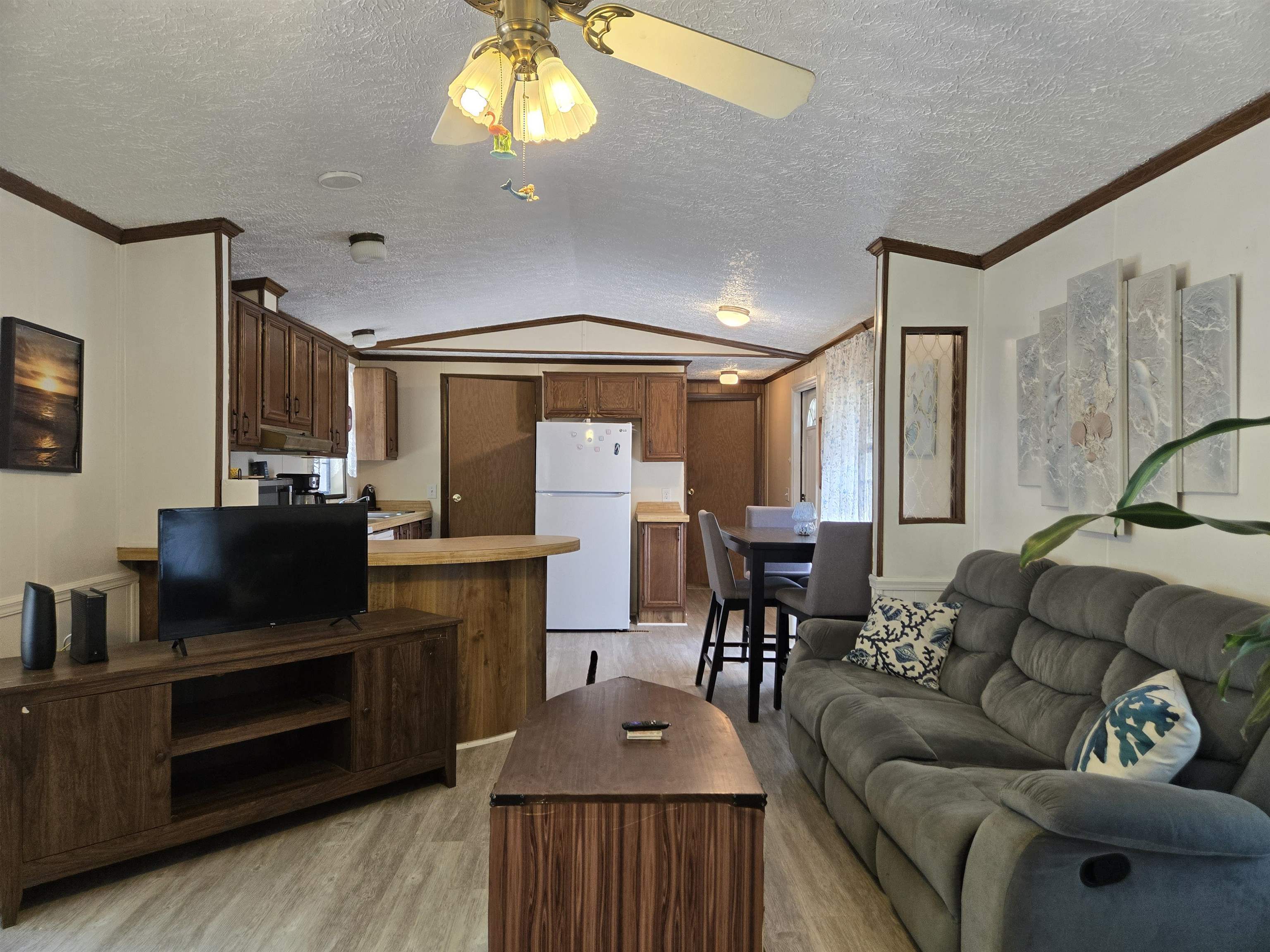 582 Mimosa Dr. 