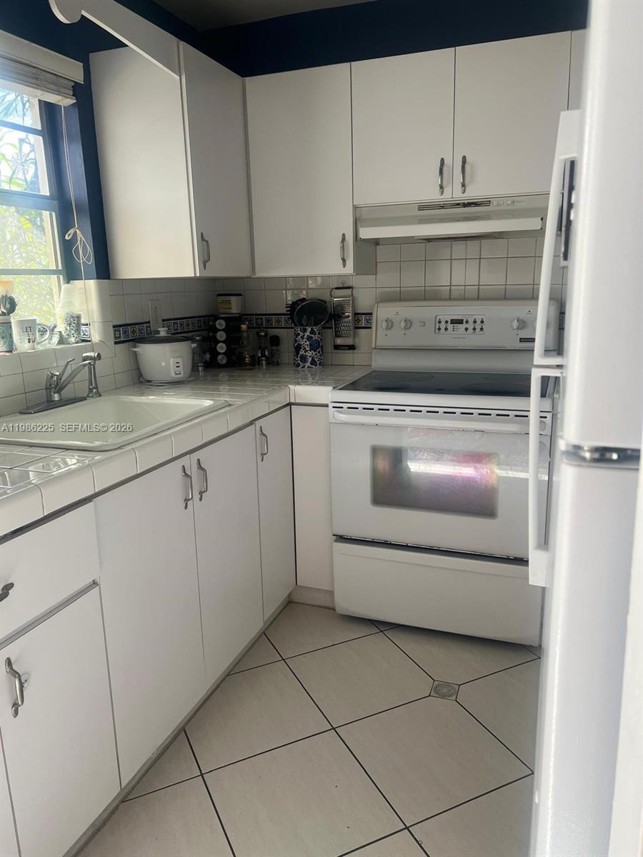 Westland Manors East Cond