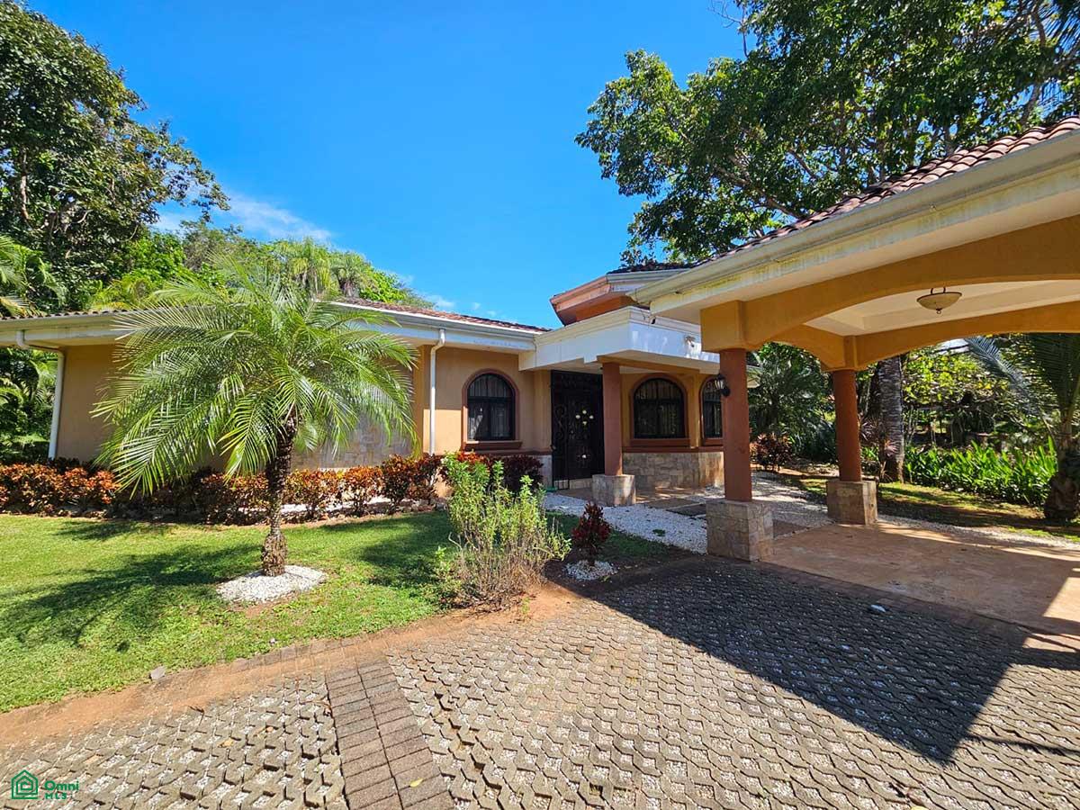 3 bed Single Family Homes For Sale in Puntarenas, Puntarenas - 1