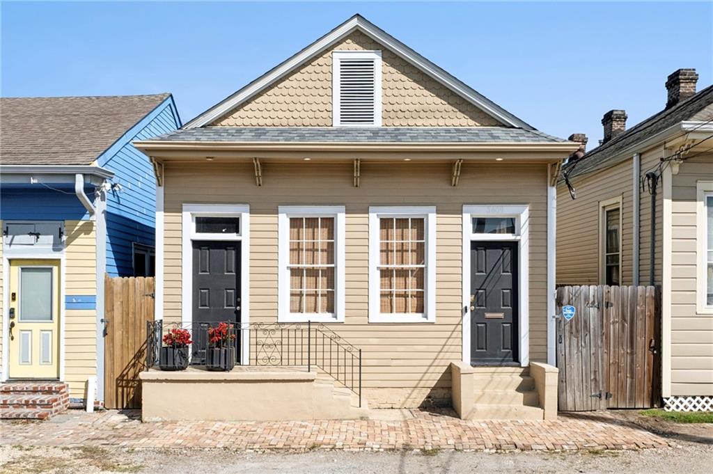 Homes for sale in New Orleans, LA | 3809 Annunciation St, New Orleans, LA 70115 | MLS# 2548935