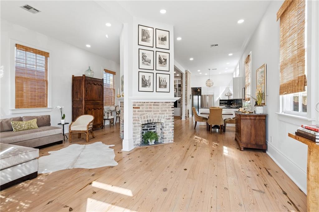Homes for sale in New Orleans, LA | 3809 Annunciation St, New Orleans, LA 70115 | MLS# 2548935