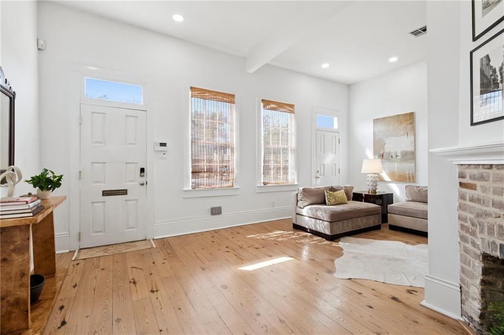 Homes for sale in New Orleans, LA | 3809 Annunciation St, New Orleans, LA 70115 | MLS# 2548935