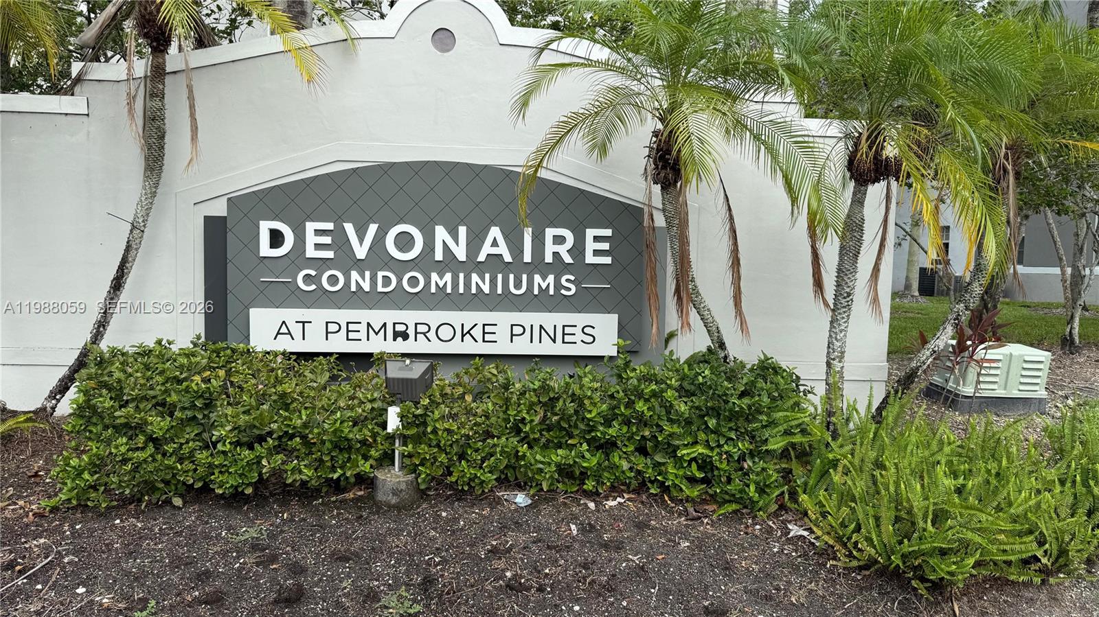 Devonaire Condo At Pembro