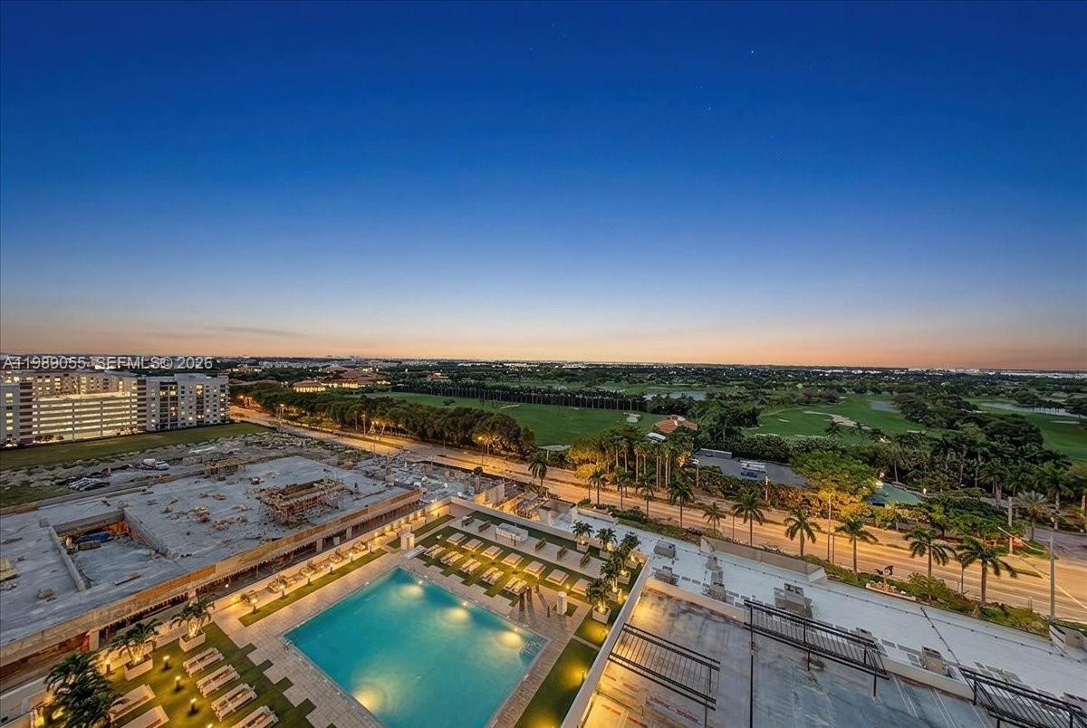 5252 Paseo Condo