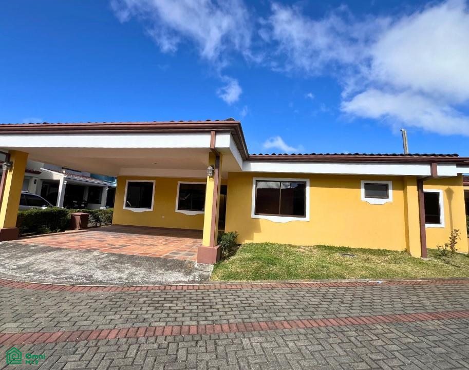 4 bed Single Family Homes For Sale in El Guarco, Cartago - 1