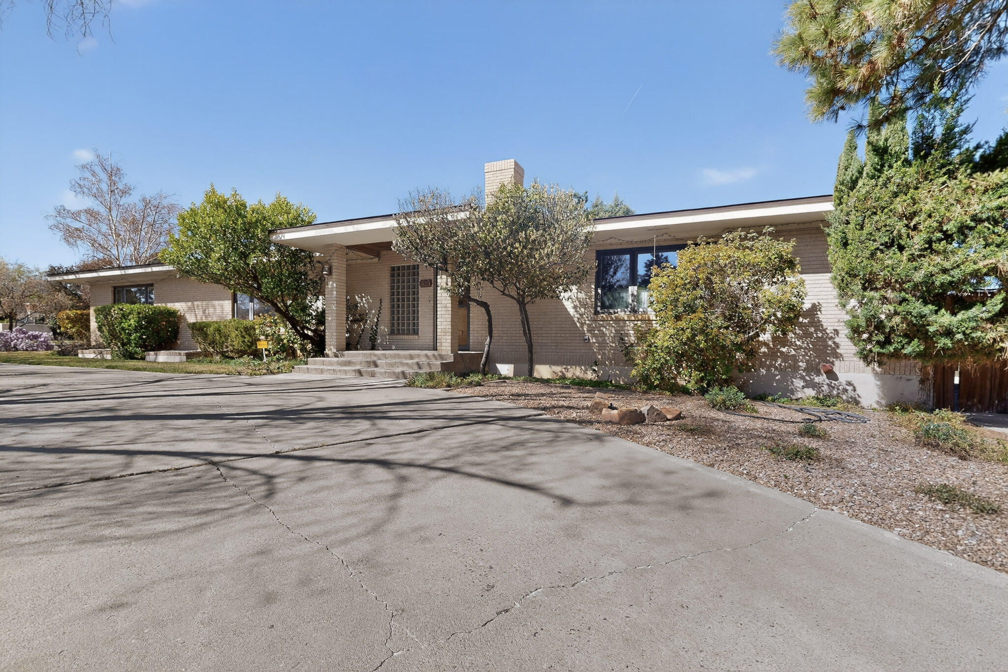 4th image of 525 Sierra Dr Se, Albuquerque, NM 87108 | MLS# 1100531