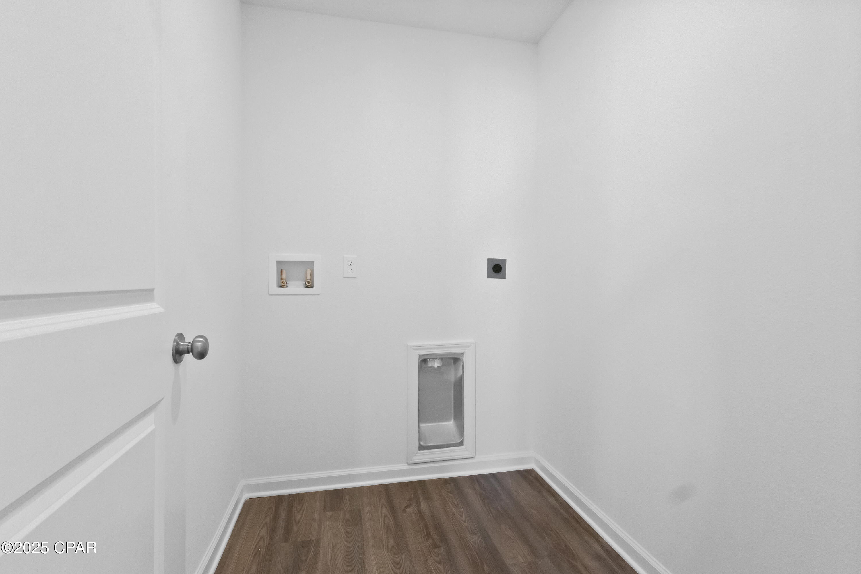 Listing photo id 14 for 565 Fairview Road