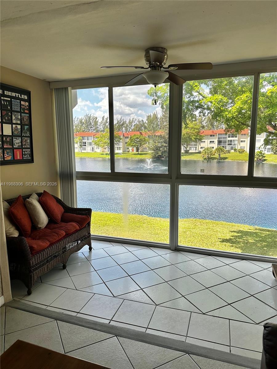 Sunrise Lakes 10 Condo
