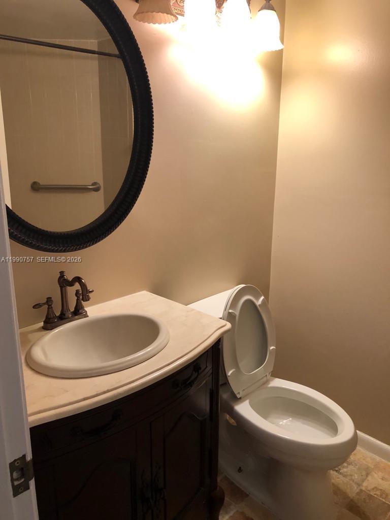 Bonus room and amenities at 215 Lake Pointe Dr - Condo in Oakland Park