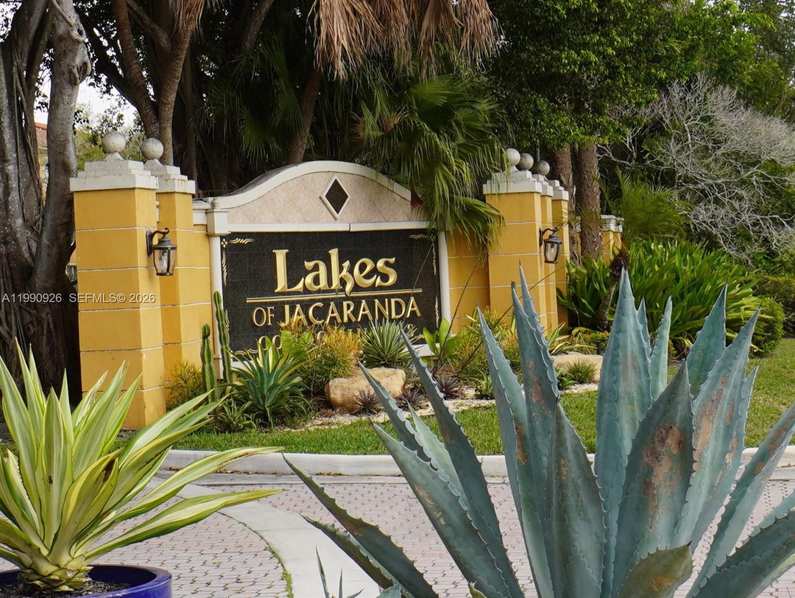 Lakes Of Jacaranda Condo