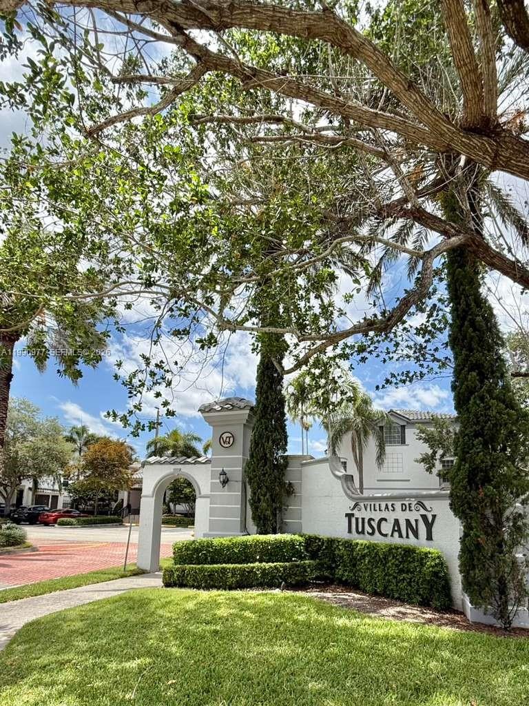 Villas De Tuscany Condo