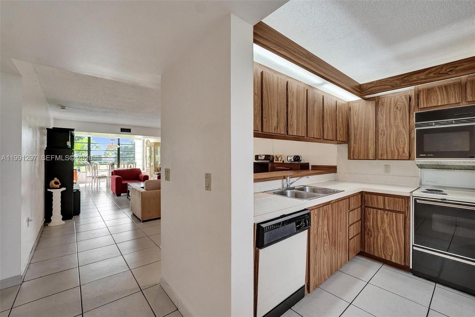 Homes for sale in Davie, FL | 1502 Whitehall Dr #205, Davie, FL 33324 | MLS# A11991297