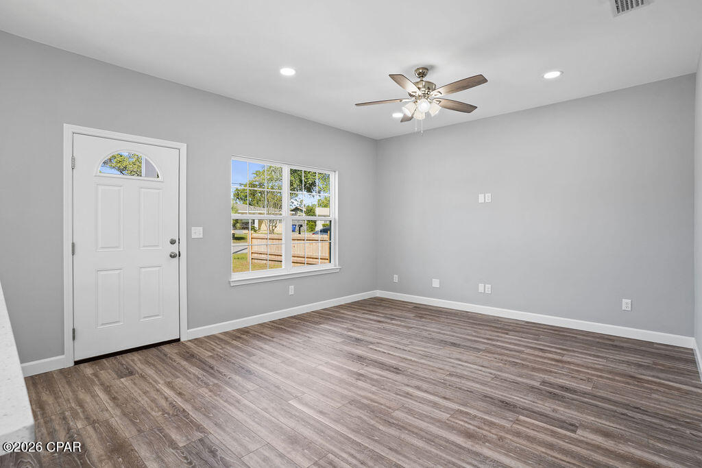 Image 9 For 709 10th Court