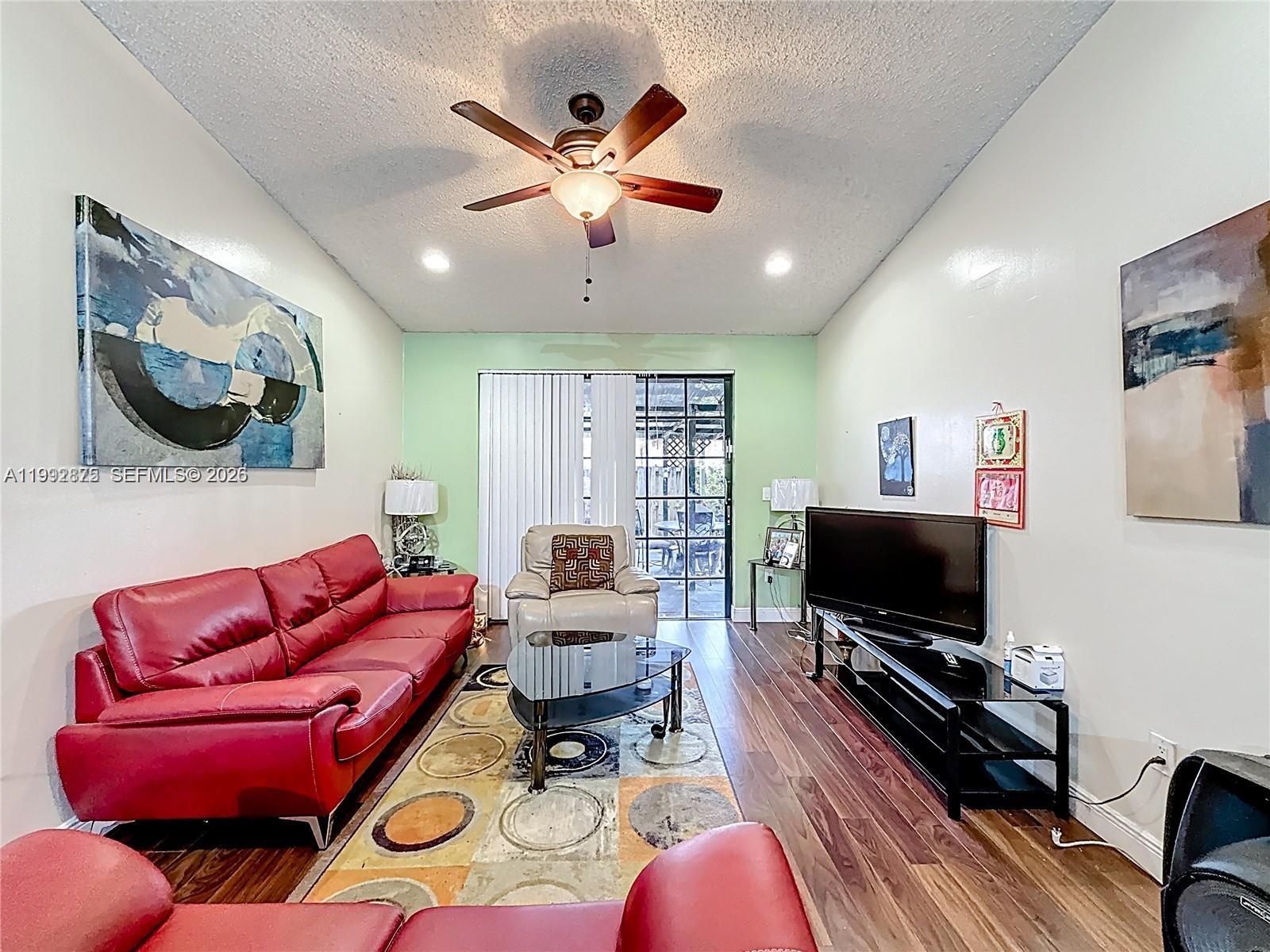 Country Lake Manors Townh