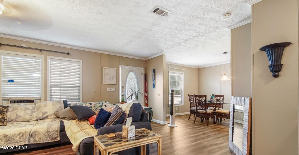 Image 10 For 7127 Beachwood Boulevard