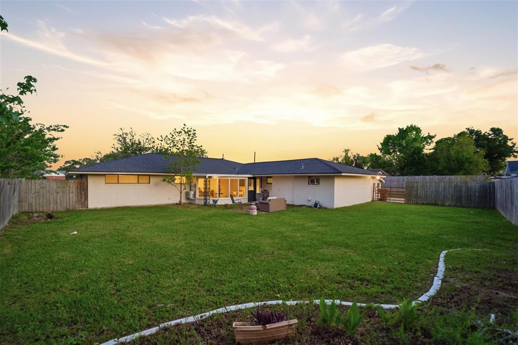 2200 Barbe Court — photo 4