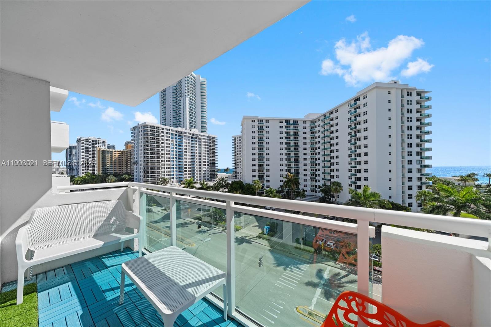 Residences On Hollywood B