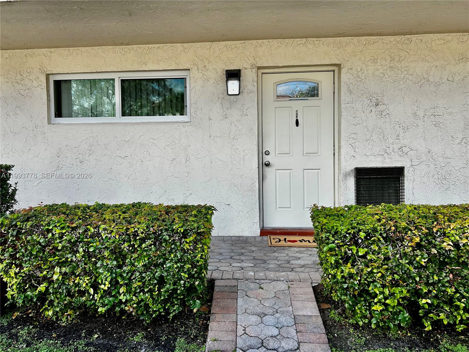 Homes for sale in Pembroke Pines, FL | 411 S Hollybrook Dr #105, Pembroke Pines, FL 33025 | MLS# A11993778