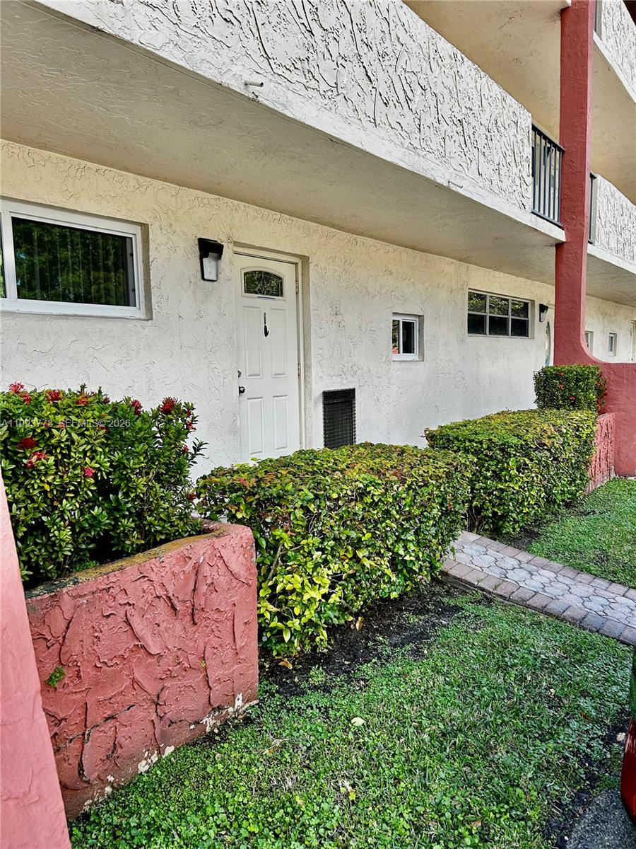 Homes for sale in Pembroke Pines, FL | 411 S Hollybrook Dr #105, Pembroke Pines, FL 33025 | MLS# A11993778