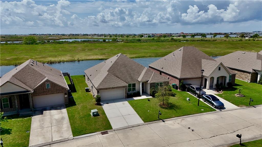 Photo 2 of Sale Pending at 440 W Lake Dr, Slidell, LA 70461 | MLS# 2550935 | Listing updated on 2026-09-02