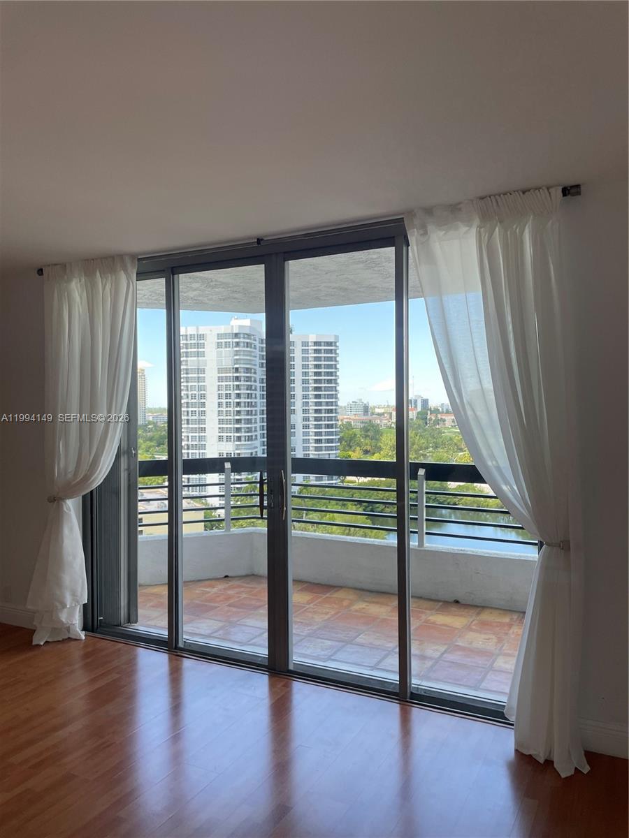 Mystic Pointe Tower 500 C
