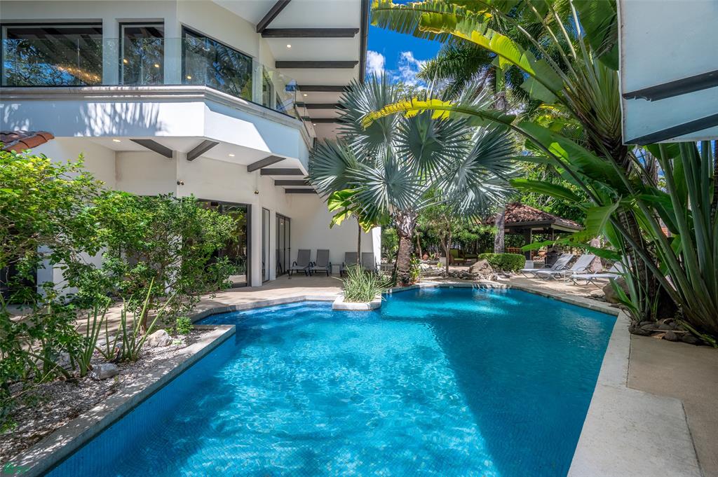 4 bed Single Family Homes For Sale in Veintisiete De Abril, Guanacaste - 1