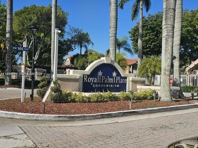 Royal Palm Place