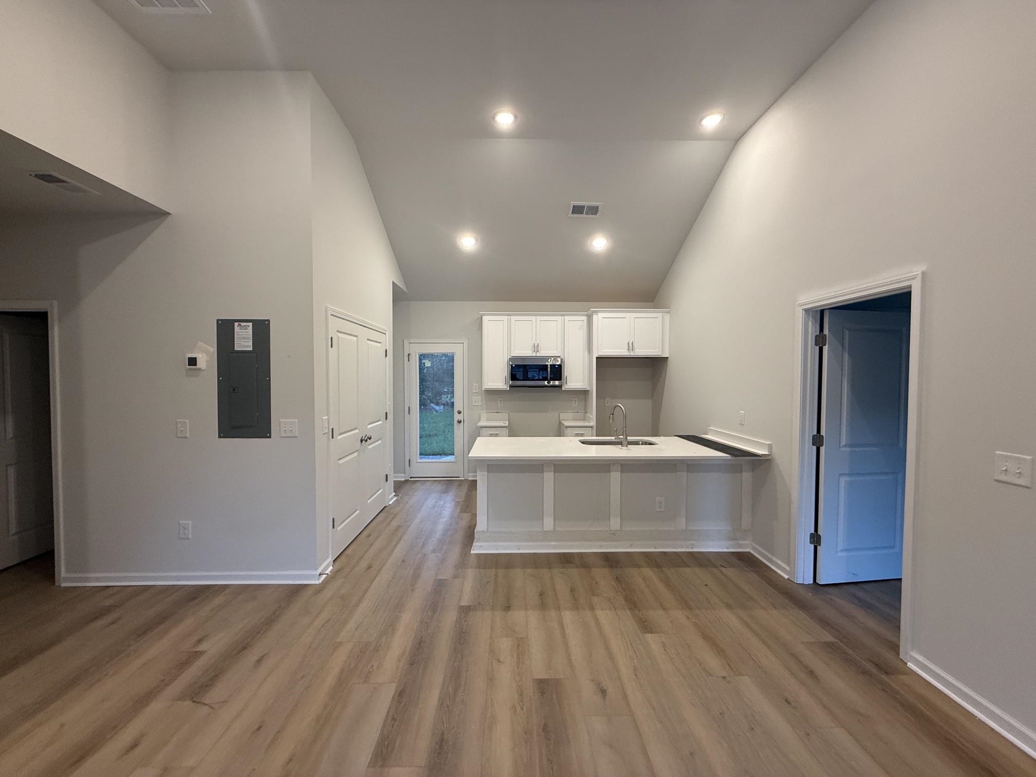 402 Murray St.