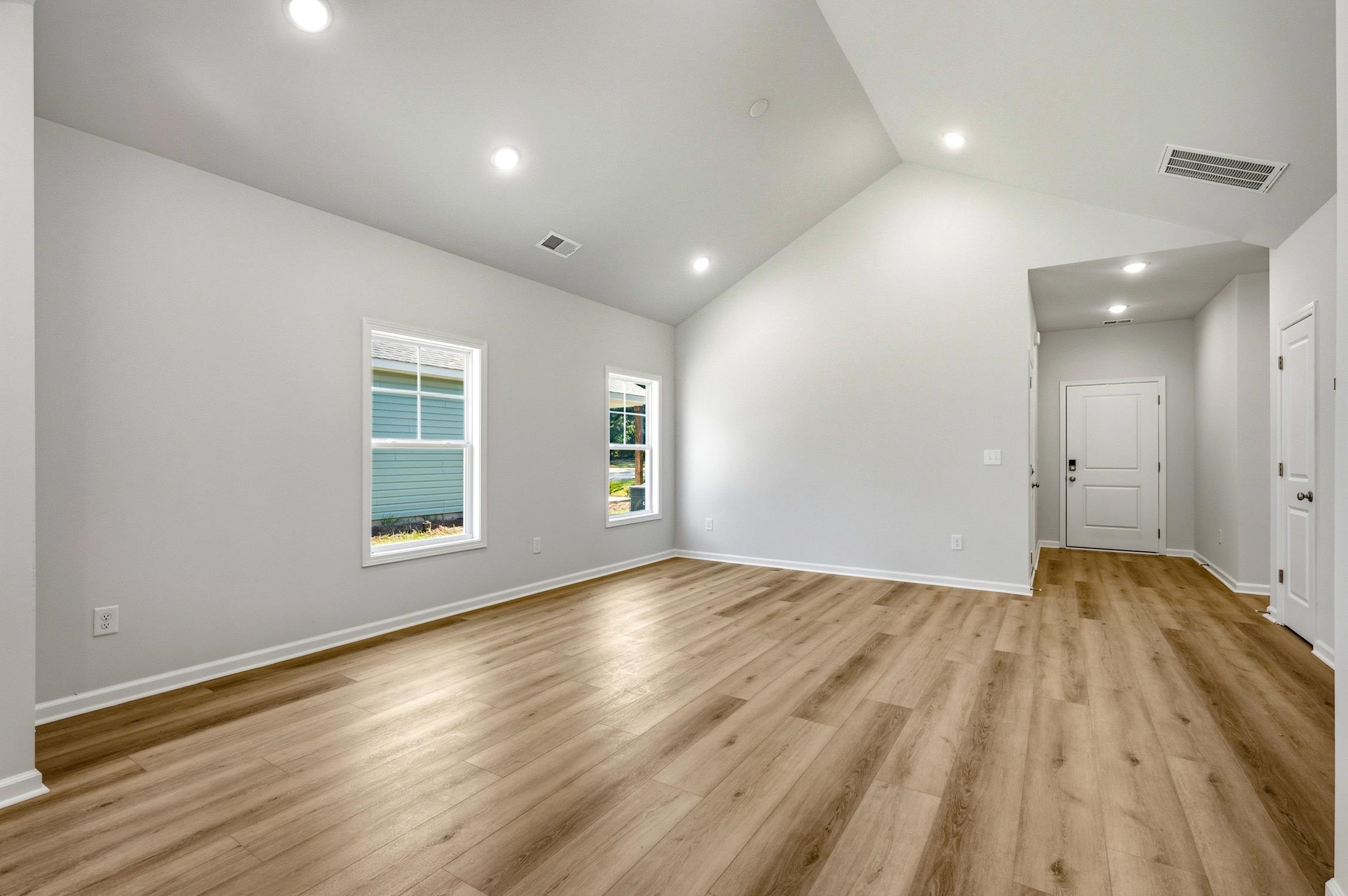 Photo 4 of Single family home for sale at 314 Huggins St, Marion, SC 29571 | MLS# 2608763 | Listing updated on 2026-10-26