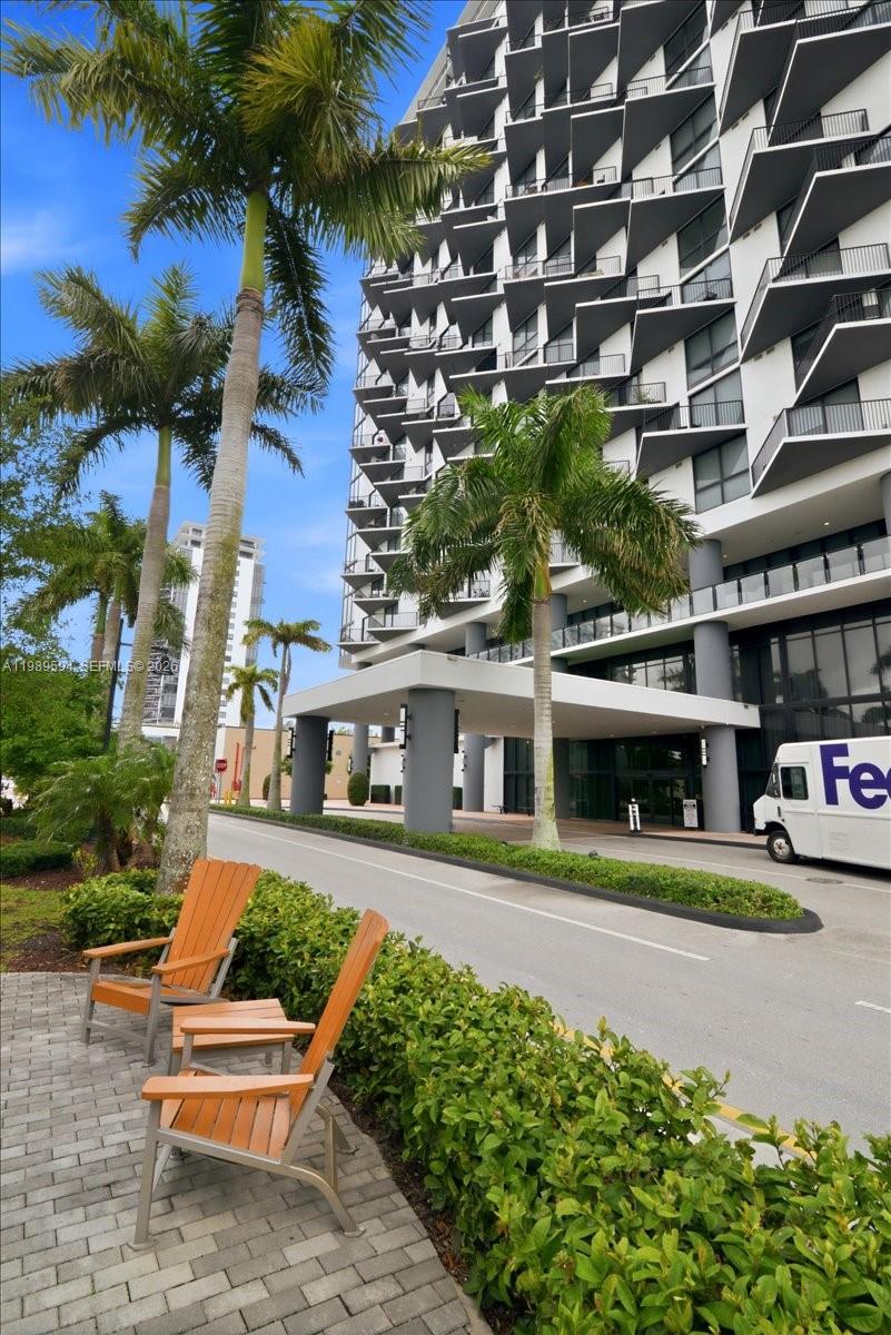 5252 Paseo Condo