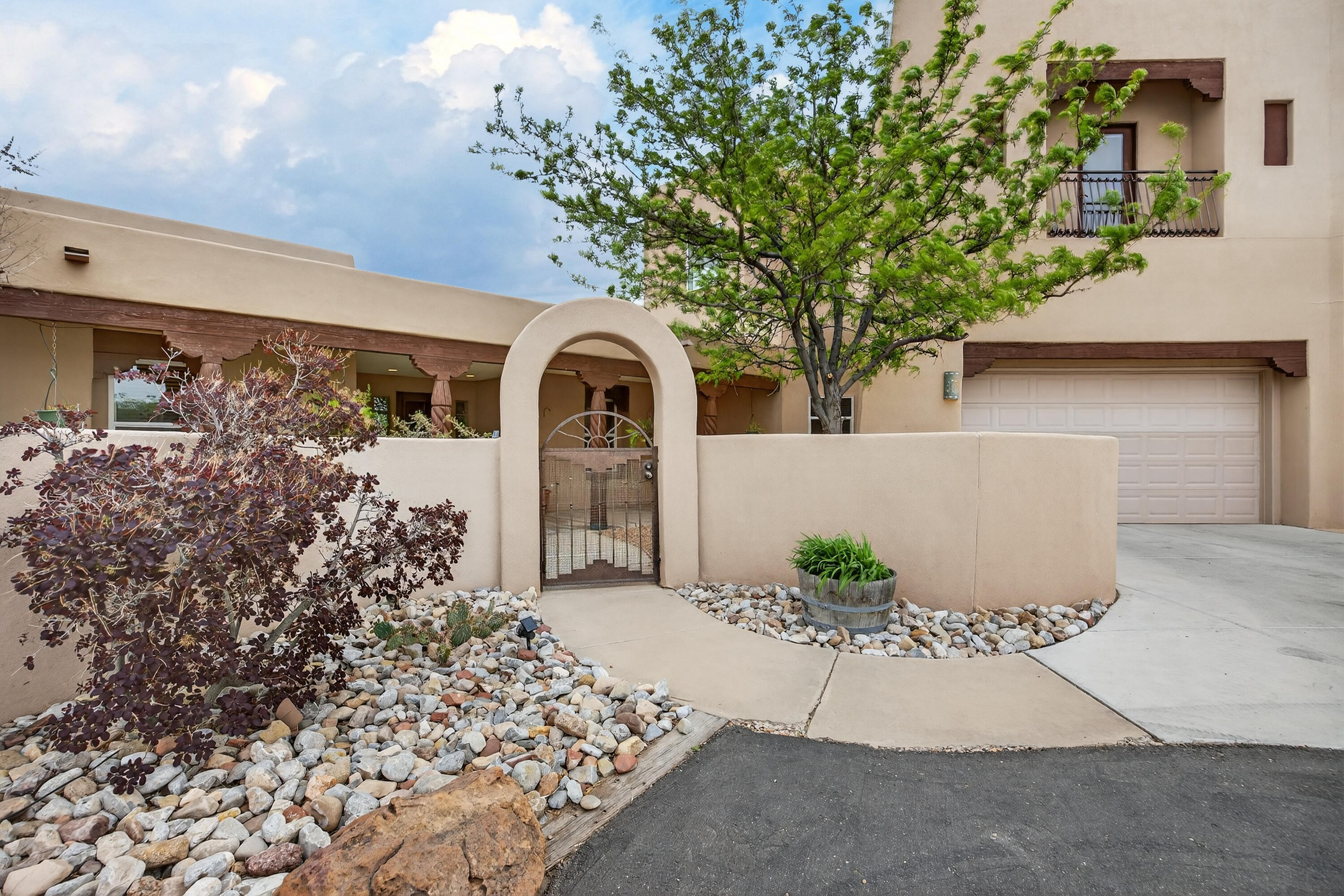 Photo 3 of Single family home for sale at 2500 Abrazo Rd NE, Rio Rancho, NM 87124 | MLS# 1101101 | Listing updated on 2026-10-07