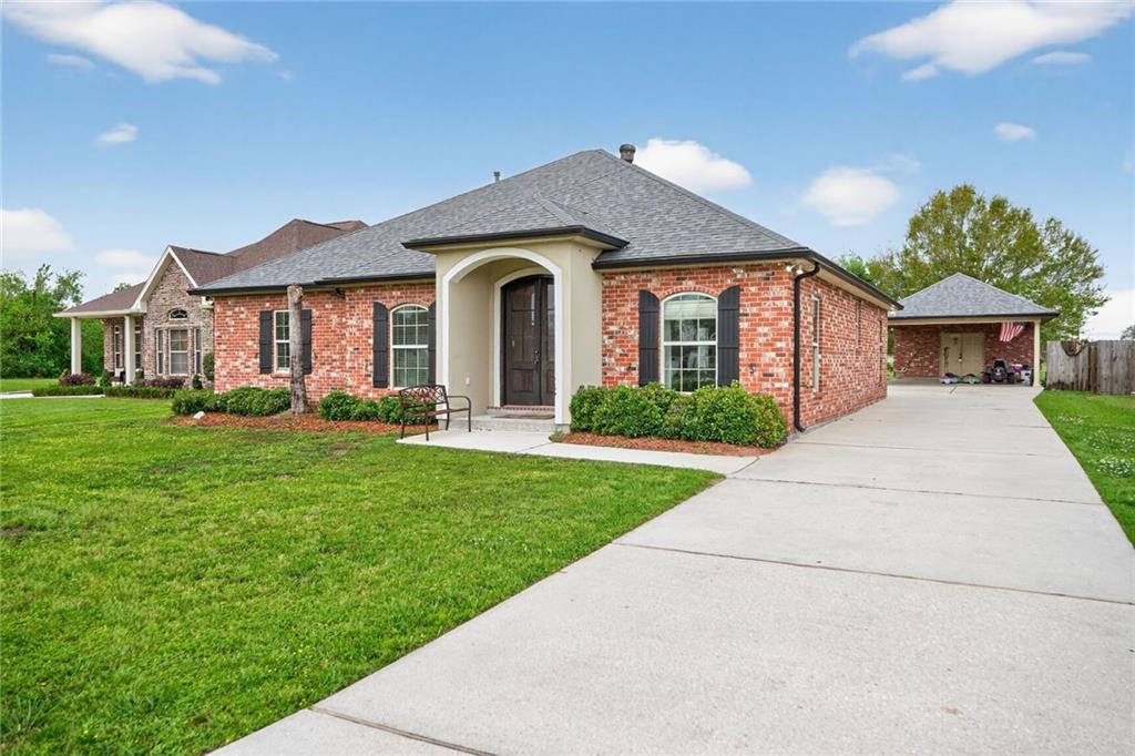 Photo 3 of Sale Pending at 252 D'olivier St, Belle Chasse, LA 70037 | MLS# 2550635 | Listing updated on 2026-10-08