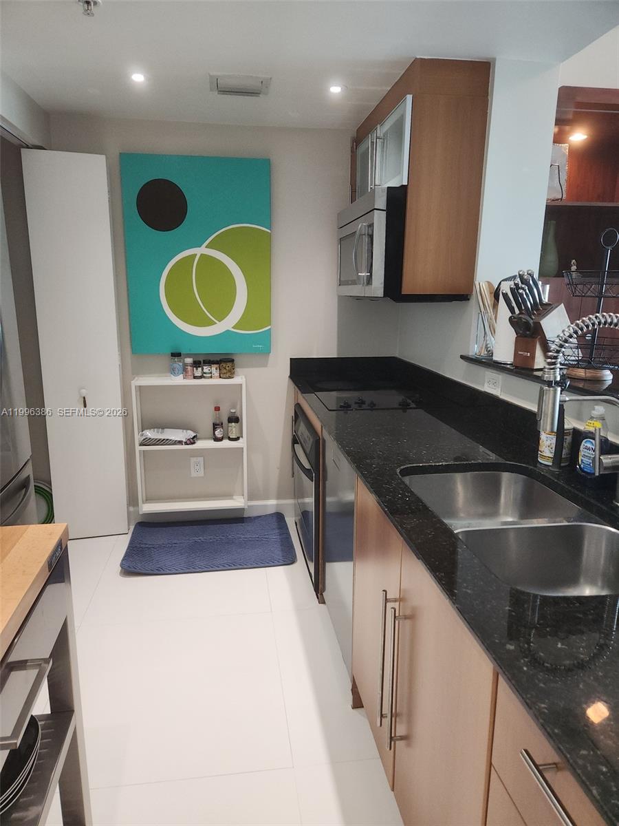 325 S Biscayne Blvd #2220, Miami FL 33131
