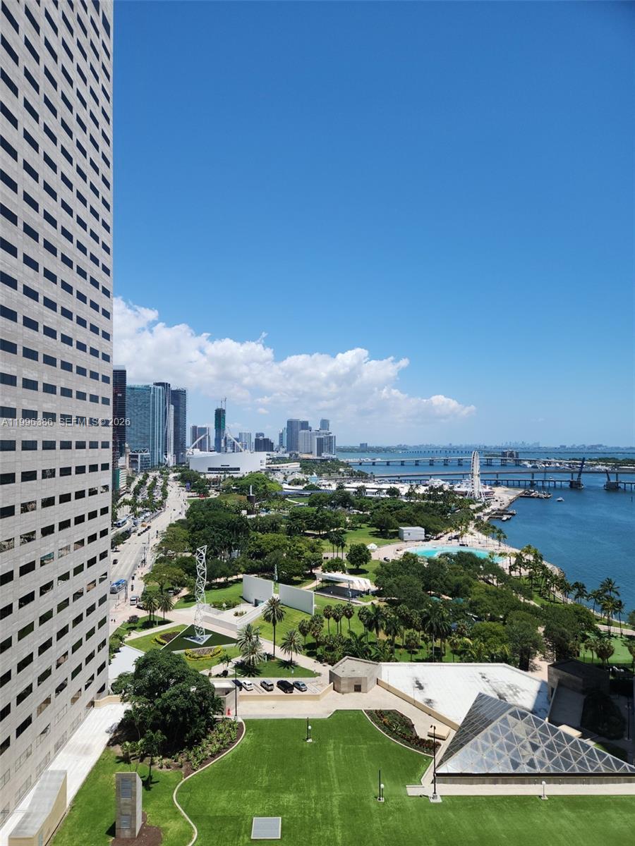 325 S Biscayne Blvd #2220, Miami FL 33131