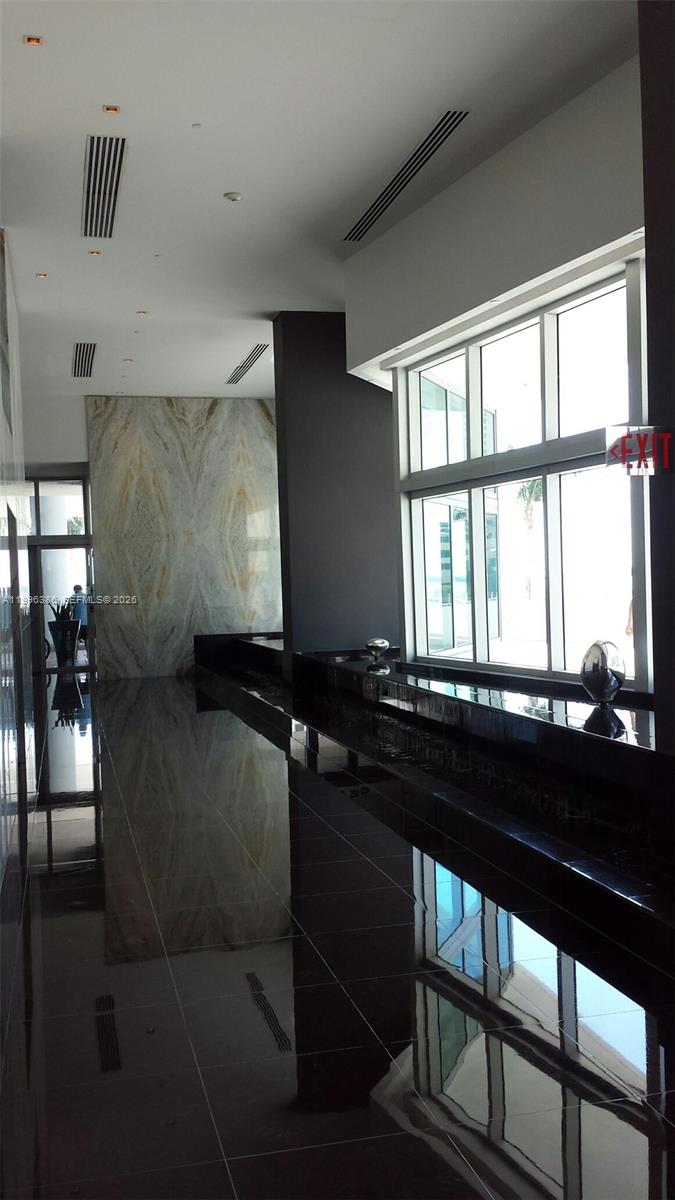 325 S Biscayne Blvd #2220, Miami FL 33131