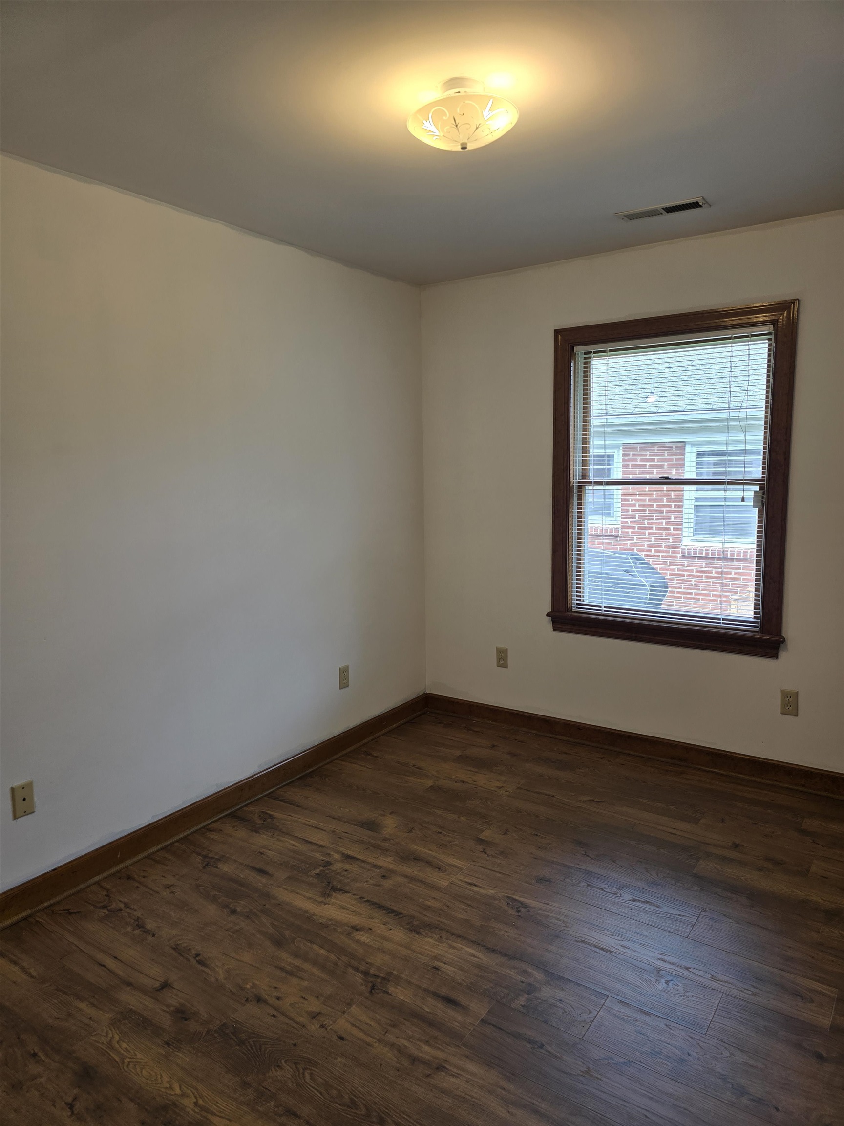 405 Linden Ave S 1