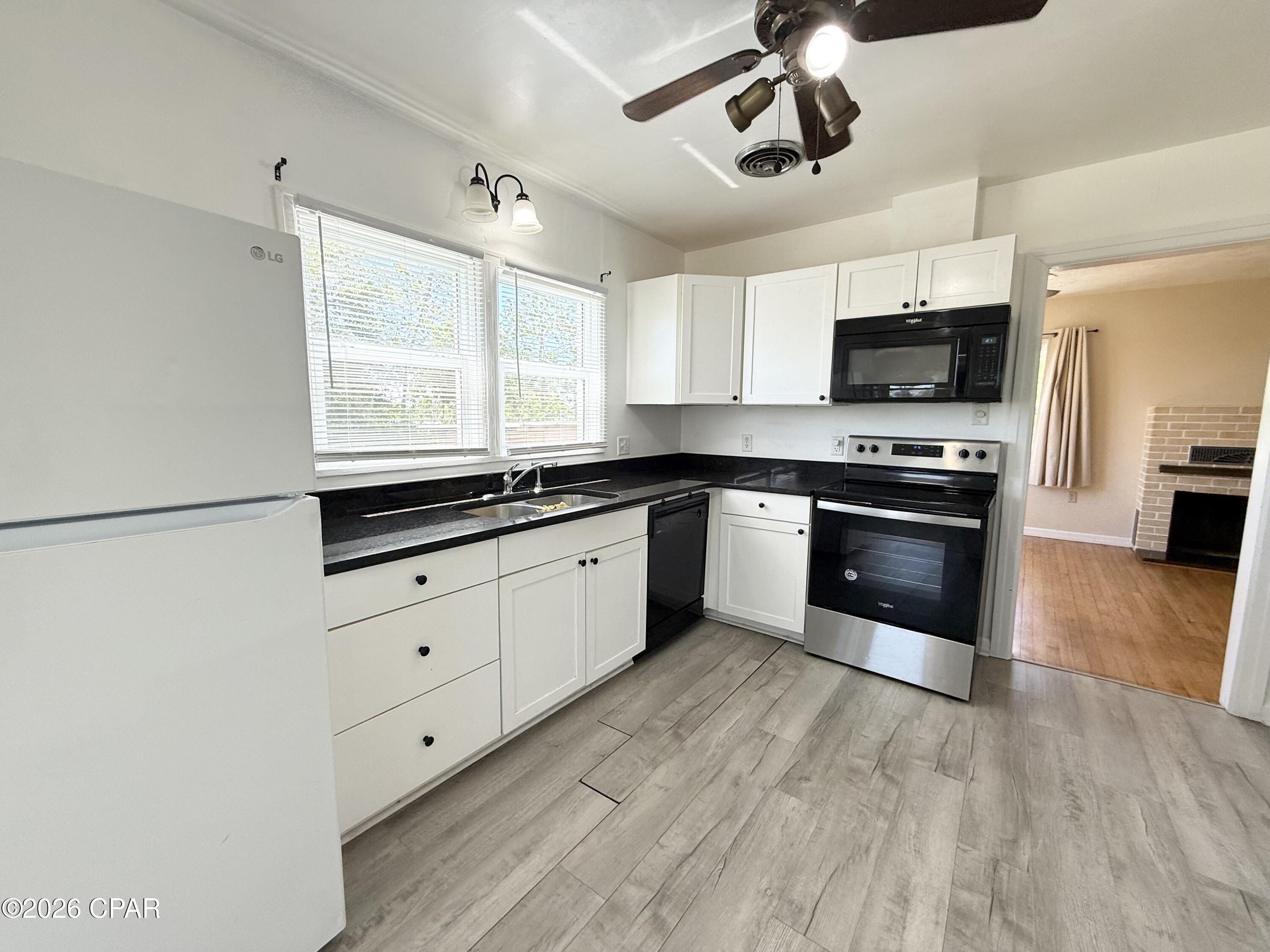 Image 15 For 421 Berthe Avenue