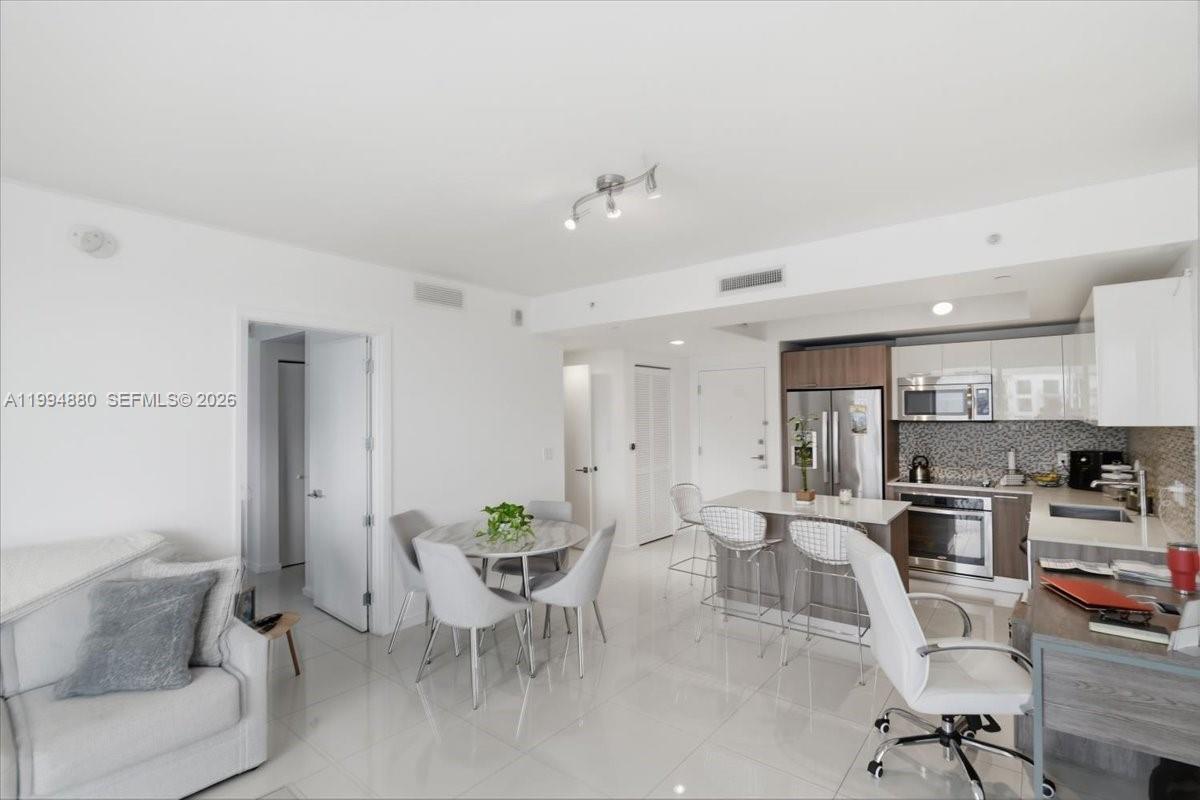 5252 Paseo Condo
